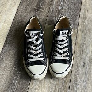 Converse Black and Cream all star size 8